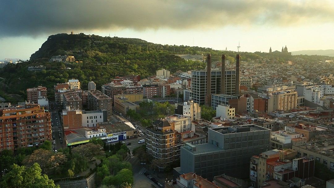 Descubre los barrios emblemáticos de Poble Sec y el Paral·lel