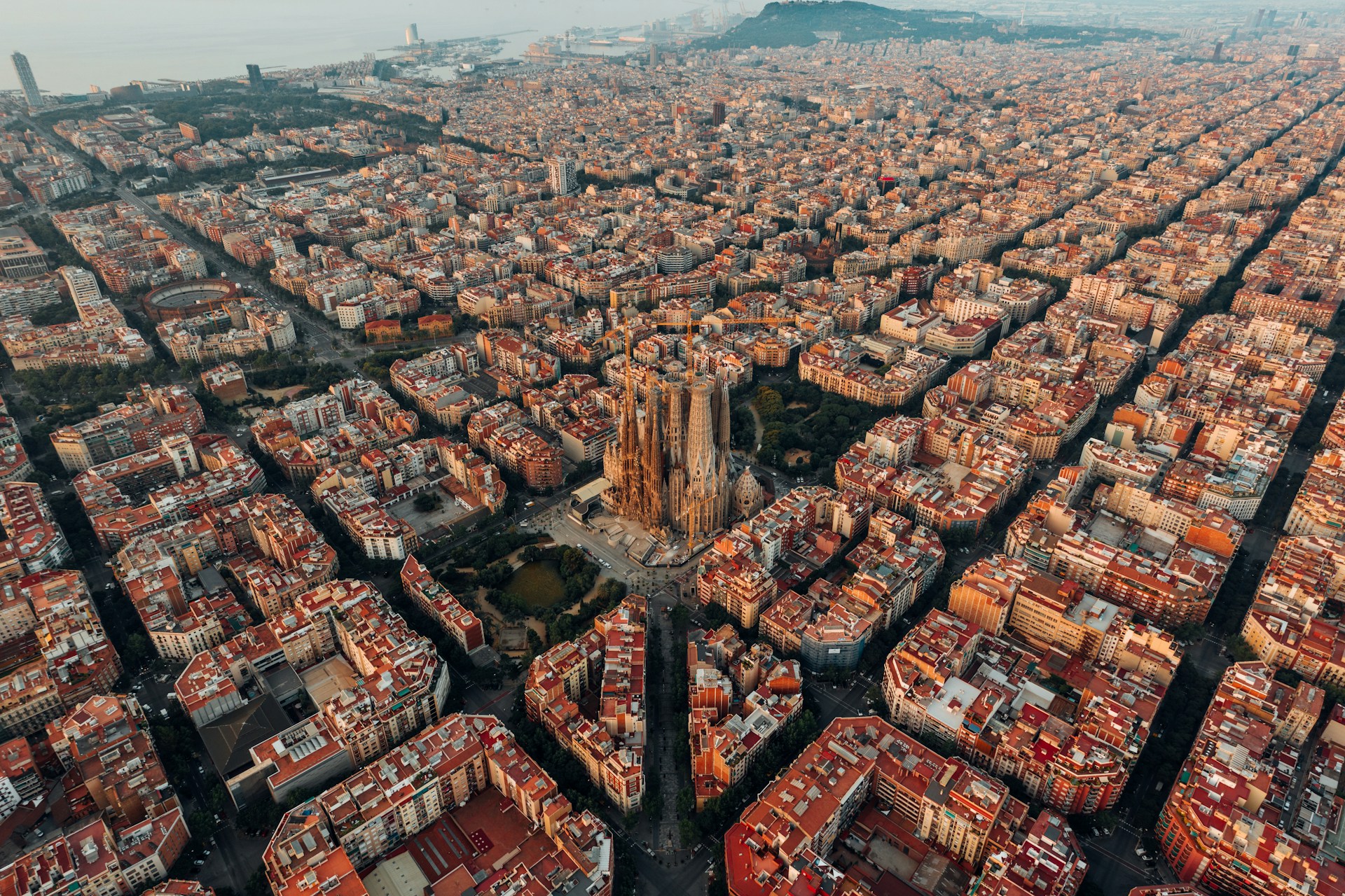 Earth, Sky and Sea Route: Discover Barcelona from Every Angle