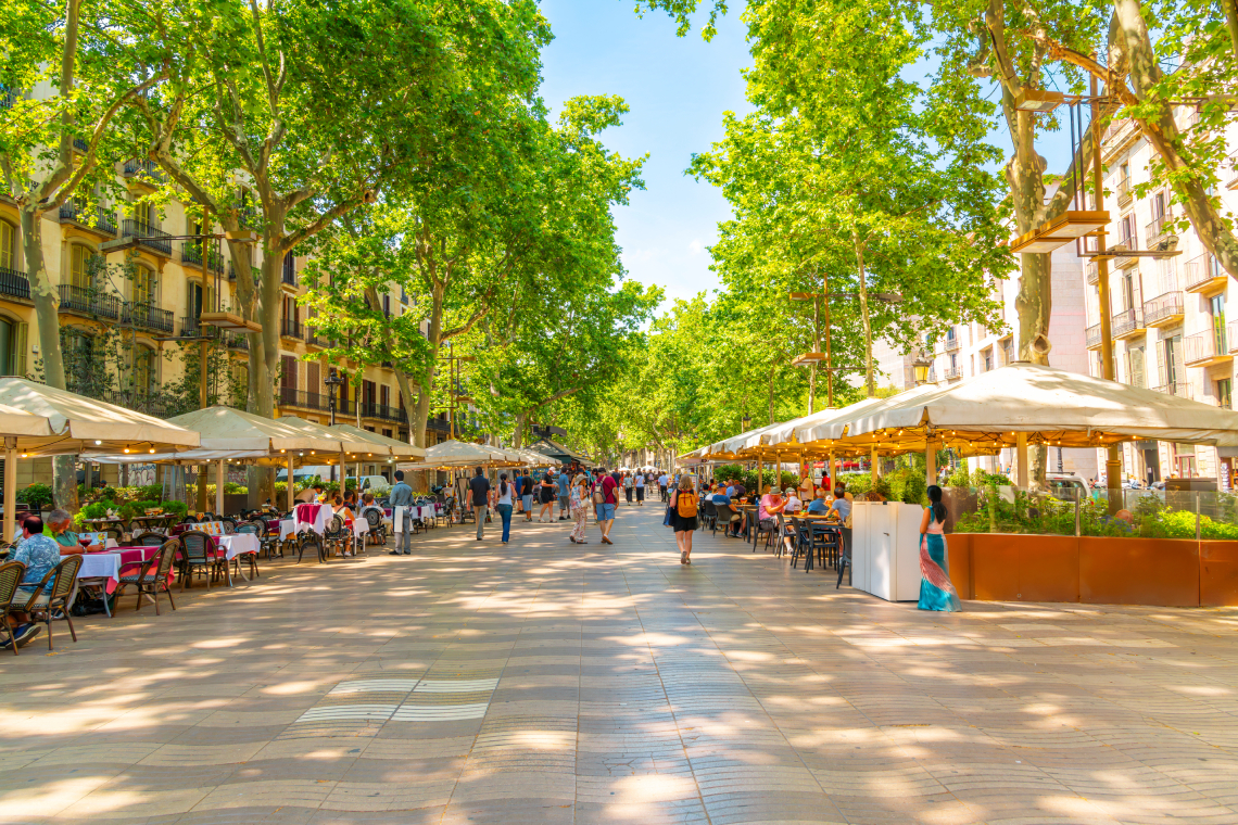 Dia assoleiat a la Rambla perfecte per fer plans gratis a Barcelona a l'abril