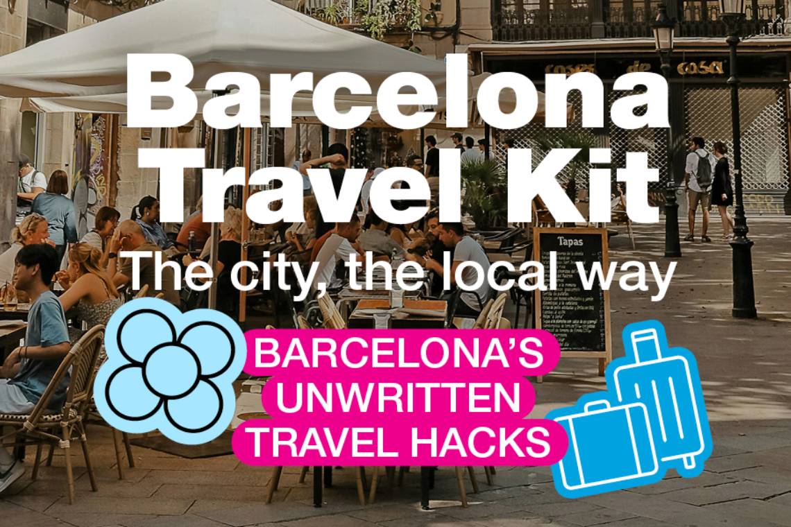 Imatge promocional del Barcelona Travel kit amb stickers roses i blaus sobre la imatge d'una terrassa
