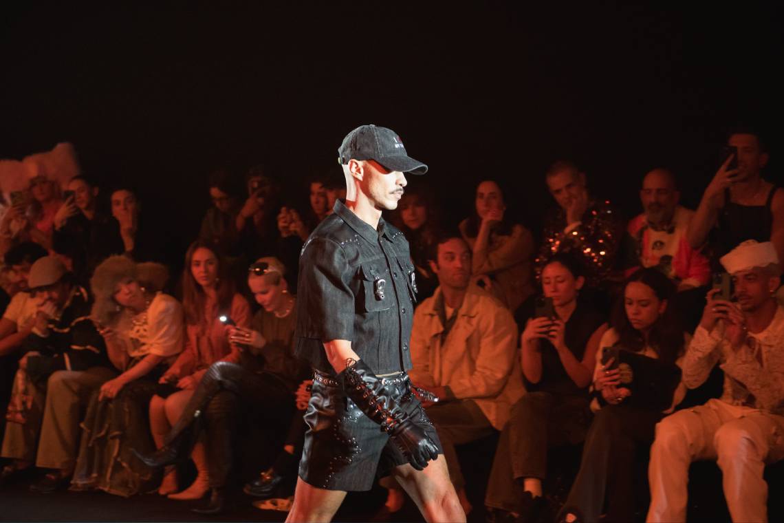Model desfilant a la 080 Barcelona Fashion Week