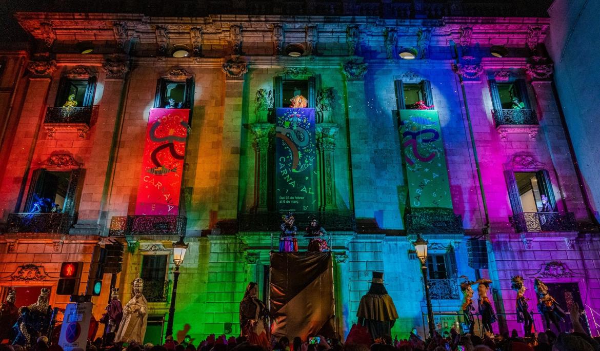 Ses Majestats fent el discurs d'inauguració del Carnaval / Foto: Ajuntament de Barcelona