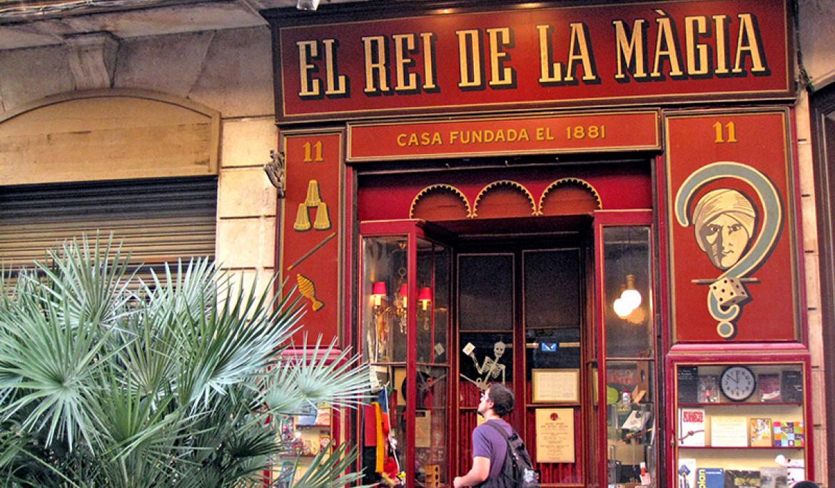 “El rei de la màgia” (C/ de la Princesa, 11), fundada el 1881 / Foto: TMB