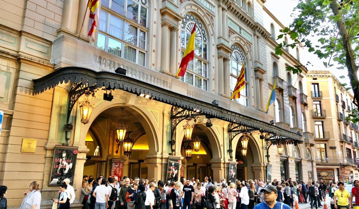 Després de l'incendi del Liceu el 1994, la façana va ser l'únic element que va quedar intacte / Foto: Jorge Fernández Salas via Unsplash