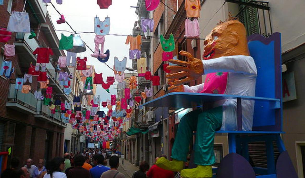 Capgrossos in one of the main streets of Sants / Photo: Pere López via Wikicomms