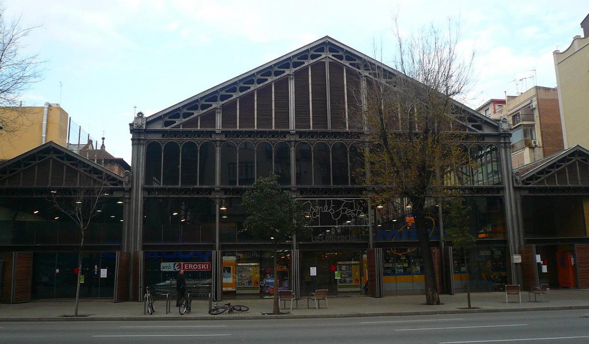La Concepció Market is also known as the flower market due to the florists there / Photo: Pere López , CC BY-SA 3.0, https://commons.wikimedia.org/w/index.php?curid=16365757