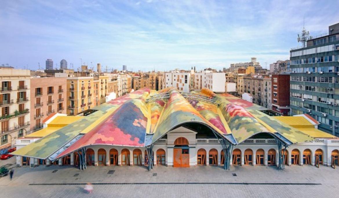 One of the architectural characteristics of the market are the colored vaults of the roof / Photo via Santa Caterina Market