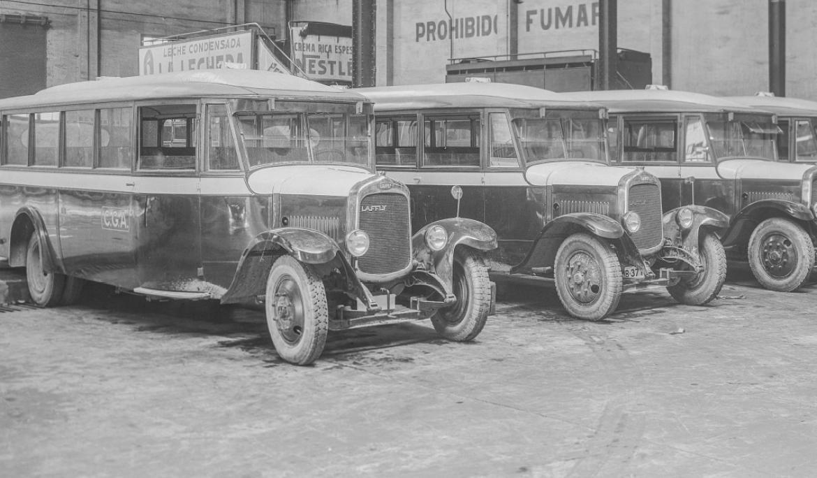 Els autobusos Laffly, anomenats 'cotxe saló', van començar el seu servei fent el recorregut dins del recinte de I'Exposició Internacional de 1929 / Foto: TMB