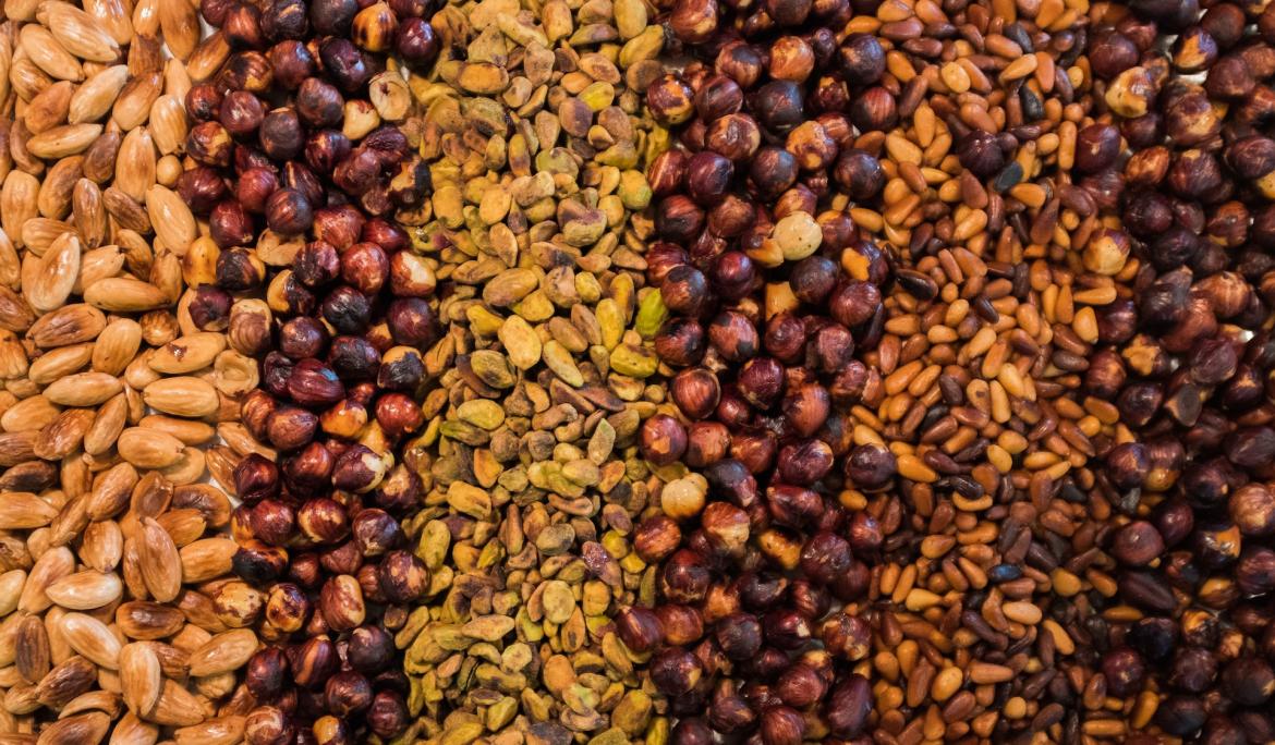 És típic cuinar receptes de tardor amb fruits secs / Foto: Peter F via Unsplash