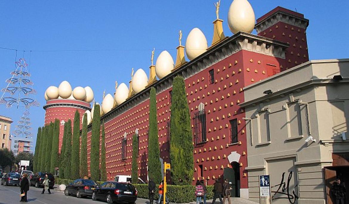 The Dalí Theatre-Museum in Figueres will take you through the surrealism of the painter / Photo: Luidger via https://commons.wikimedia.org/w/index.php?curid=1532597