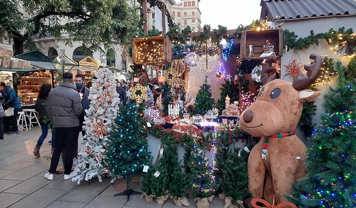 La Fira de Santa Llúcia compta amb una gran varietat de parades nadalenques / Foto: Jordi Gili via Wikimedia Commons