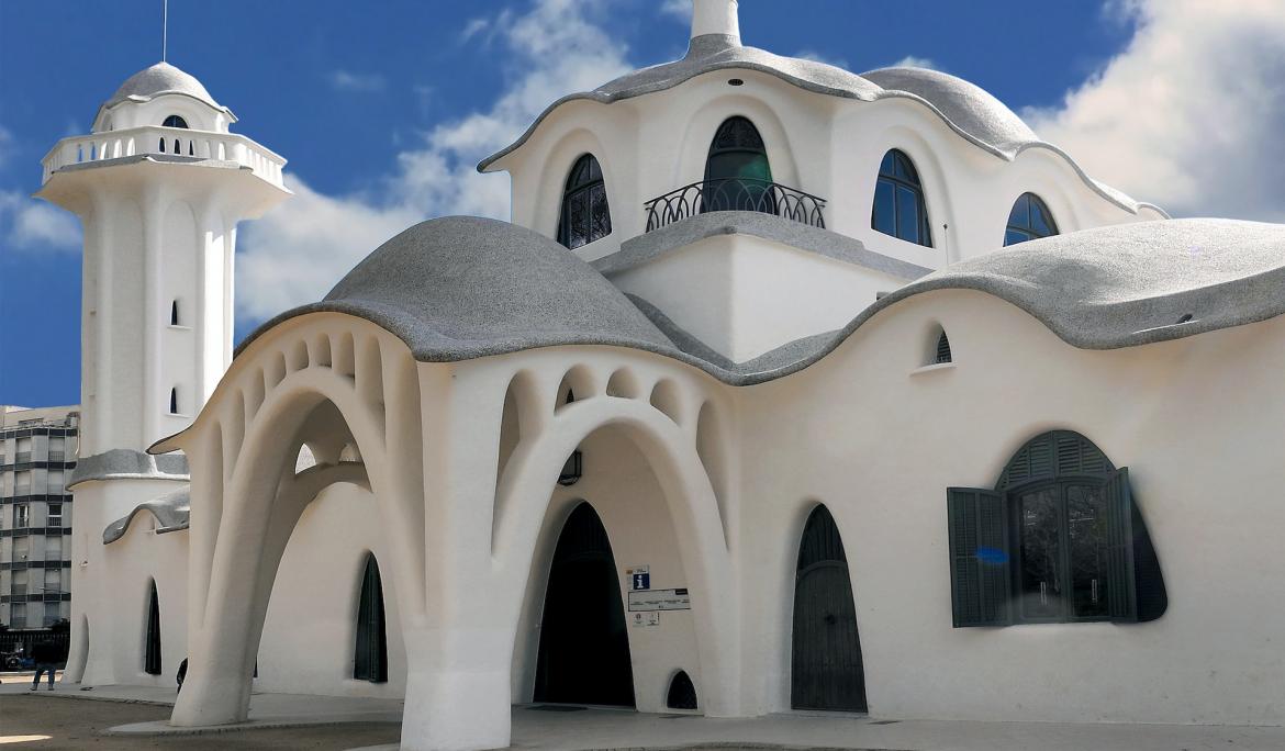 La Masia Freixa originalment era per allotjar una fàbrica, però va acabar sent una habitatge per Josep Freixa / Foto: Manuel Torres Garcia via Unsplash