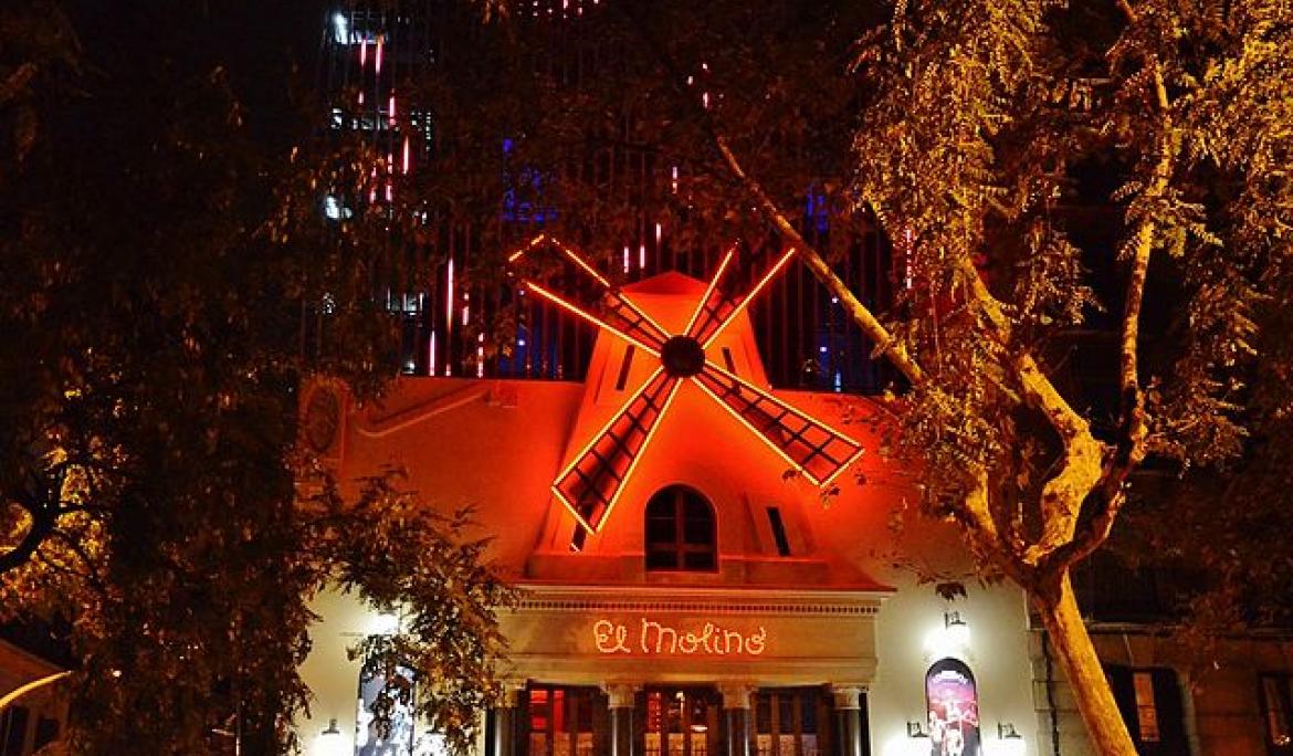 El Molino es uno de los teatros con más historia de la avenida Paral·lel / Foto: Maria Rosa Ferre vía WikiCommons