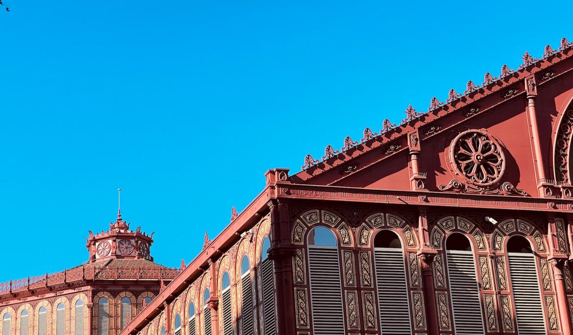 Aprofita per fer una visita al Mercat de Sant Antoni! / Foto: GrafiJeremiah via Unsplash