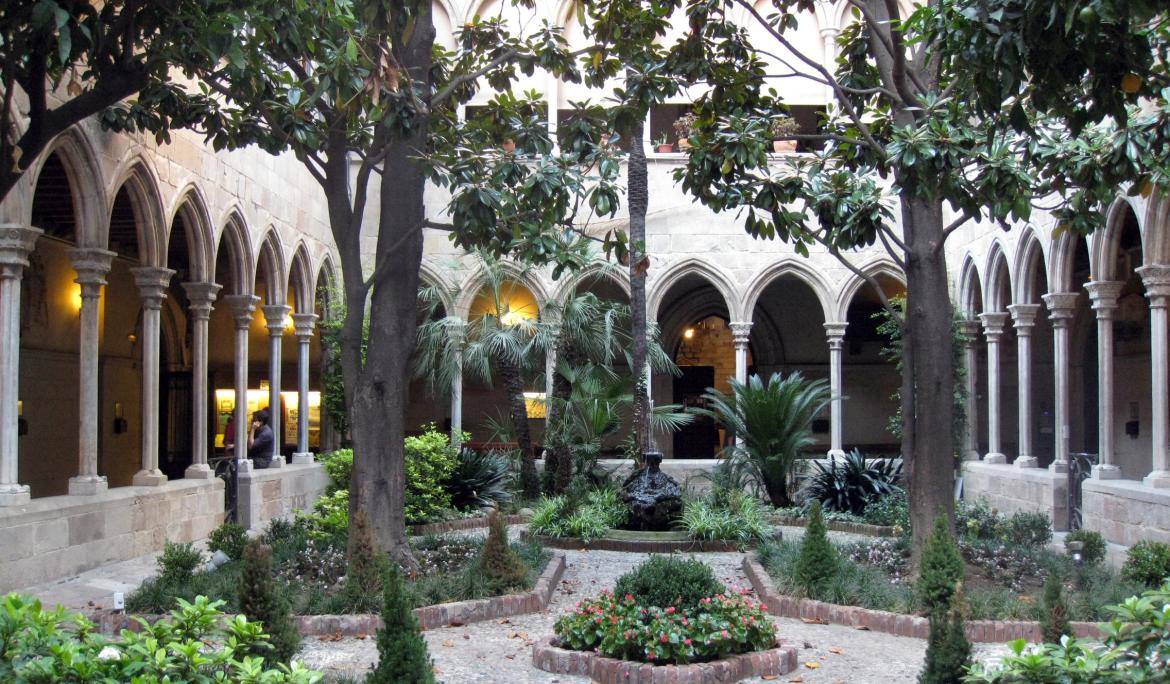 One of the largest cloisters in Barcelona, located at the Church of la Concepció / Photo: Enfo, CC BY-SA 3.0 , via Wikimedia Commons