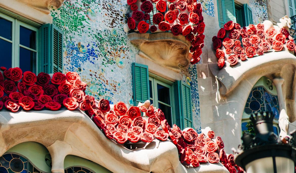 La Casa Batlló, todo un espectáculo por Sant Jordi / Foto: Anna Murzilon vía unsplash