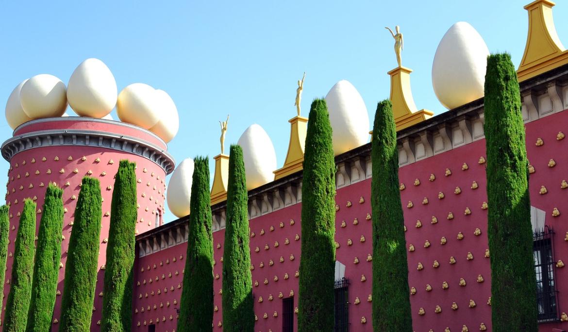 Visit the Dalí Museum with the Catalunya Bus Turístic / Photo: Júlia Casado via pixabay