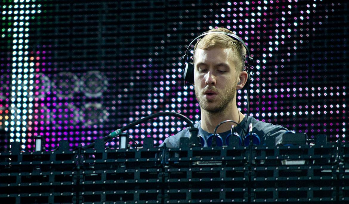 El DJ Calvin Harris liderará la fiesta en el Parc del Fòrum la noche del sábado / Foto: Carlos Delgado, CC BY-SA 3.0 , vía Wikimedia Commons
