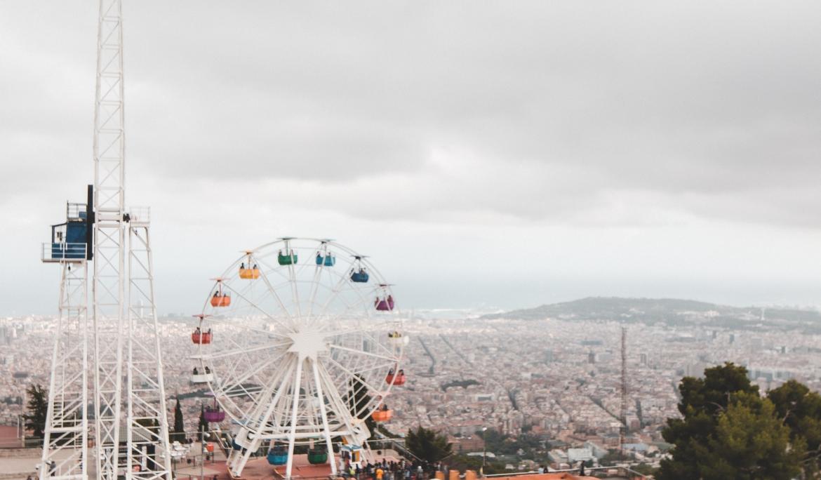 El Parc d'Atraccions del Tibidabo és un lloc màgic per a tota la família / Foto: Fabian Schneider via Unsplash