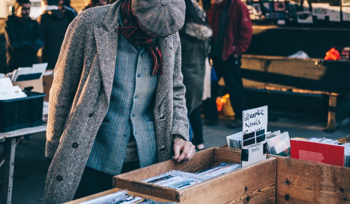 El "Mercat Dominical de San Antonio", ofrece una gran variedad de libros, convirtiéndolo en el mercado de estas características más grande de Europa / Foto: Clem Onojeghuo vía Unsplash