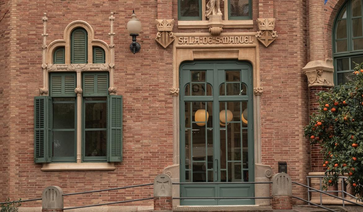 El Open House es el festival de arquitectura más importante del ámbito metropolitano de Barcelona, ​​donde se destacan los elementos y piezas que materializan la arquitectura de la ciudad / Foto: Alex Quezada vía Unsplash