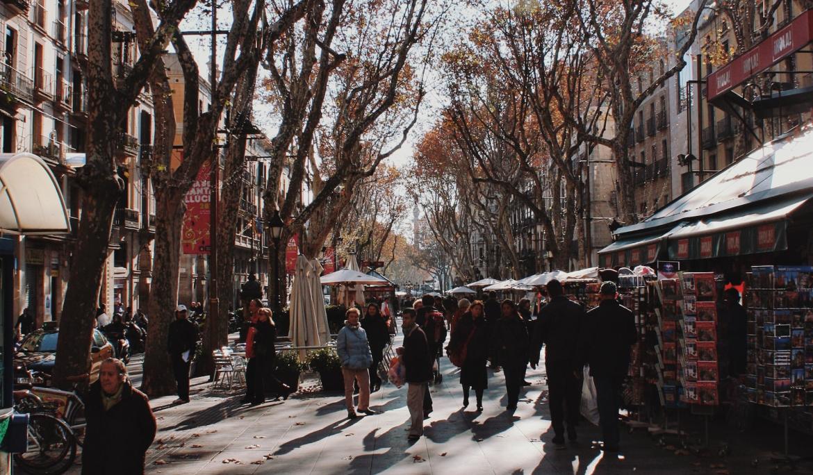 Disfruta de un paseo por la ciudad para descubrir todos los planes que ésta ofrece / Foto: Jorge Salvador vía Unsplash