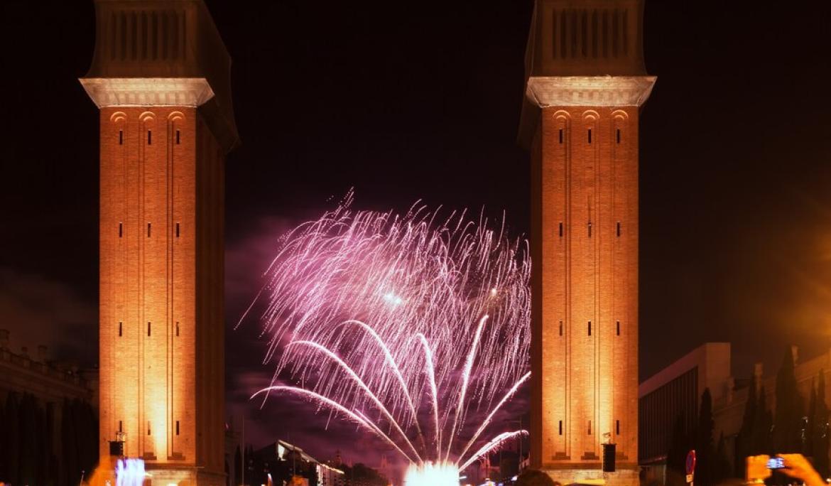 Barcelona se convierte en un escenario mágico y vibrante para despedir el año / Foto: Bearf via Pixabay