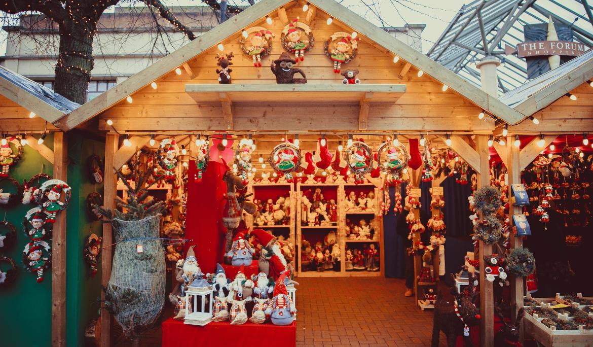 Go around the Christmas markets, you'll find them all over the city / Photo: Humphrey Muleba via Unsplash