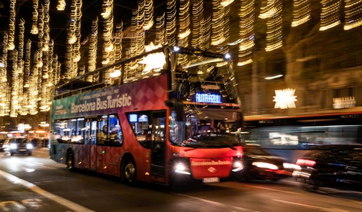 Discover the city with the Barcelona Bus Turístic / Photo: TMB