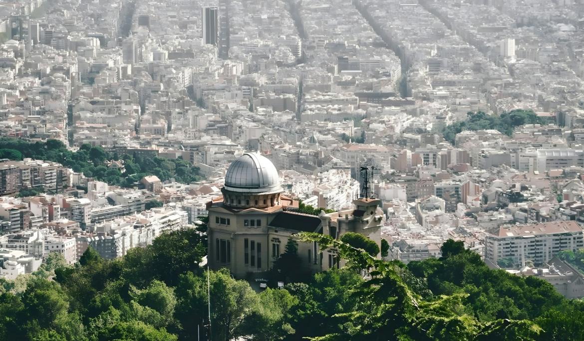 El Observatorio Fabra es un espacio muy especial dedicado al estudio de la astronomía Foto: Benjamin Raffetseder vía Unsplash