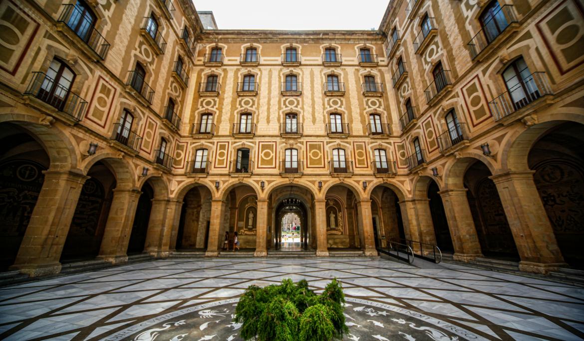 Montserrat Abbey, symbol of devotion and peace / Photo: Sung Shin via Unsplash