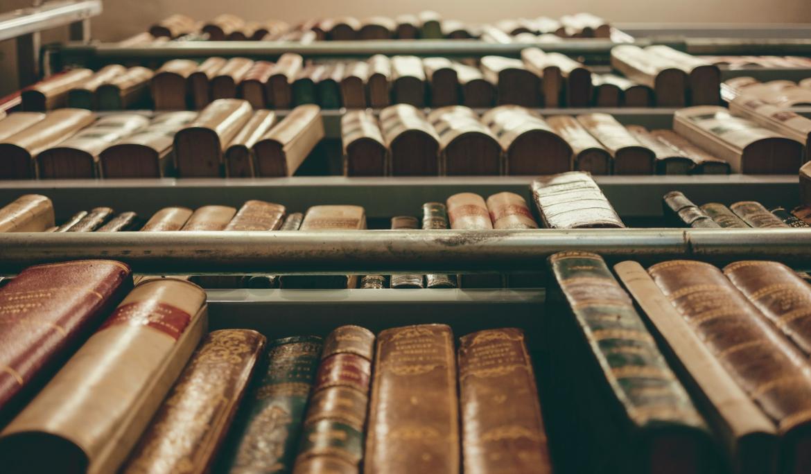 Descobreix les rutes literàries de grans històries que tenen Barcelona com a escenari principal / Foto: Cristina Gottardi via Unsplash