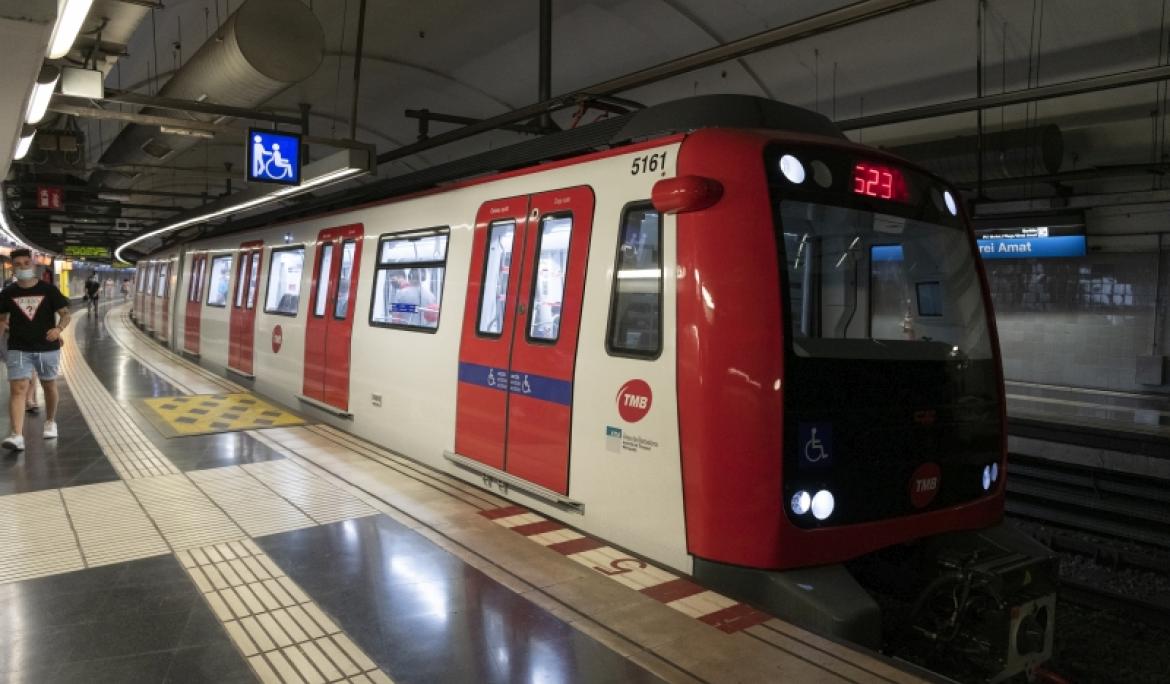 El metro de Barcelona tiene 8 líneas, 165 estaciones y 167 trenes que funcionan en hora punta cada día laborable, con el Funicular incluido / Foto: TMB