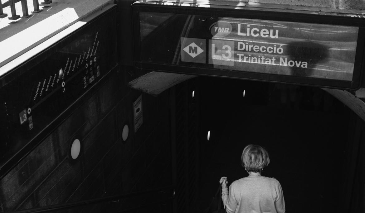 Adéntrate en el metro de Barcelona para moverte de la forma más rápida / Foto: Myznik Egor via Unsplash