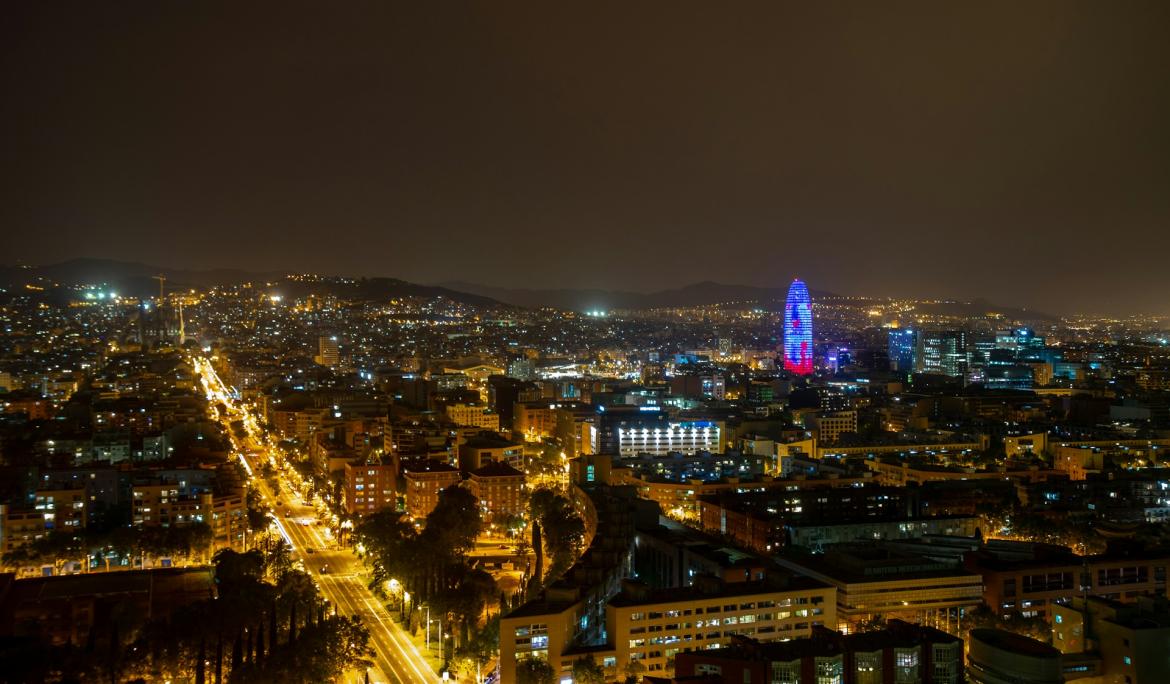 The night in Barcelona comes alive to celebrate Sant Joan / Photo: Kevin Horvat via Unsplash
