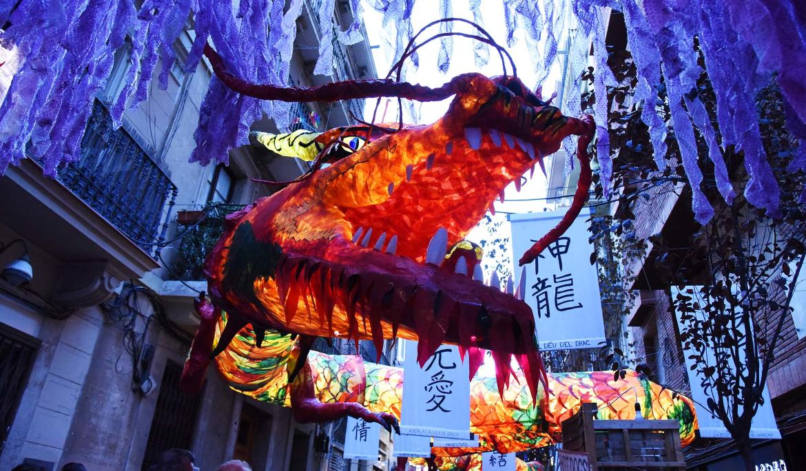 En las fiestas de Gràcia y Sants podrás disfrutar de jornadas castelleras / Foto: Michal Parzuchowski vía Unsplash