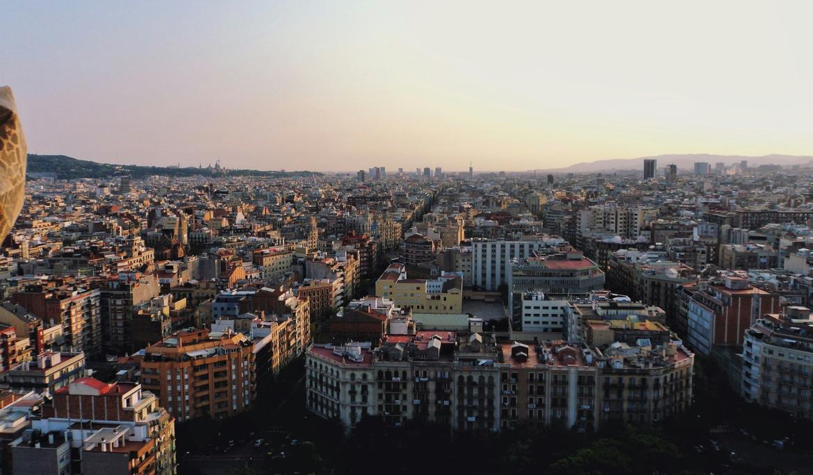 From Eixample, travel the world without leaving Barcelona / Photo: Jorge Salvador via Unsplash