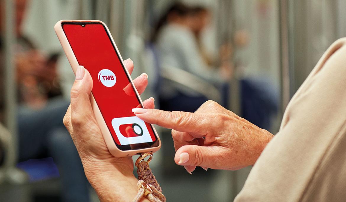 With the TMB App, you can travel in a multimodal and more sustainable way throughout the metropolitan area / Photo: TMB
