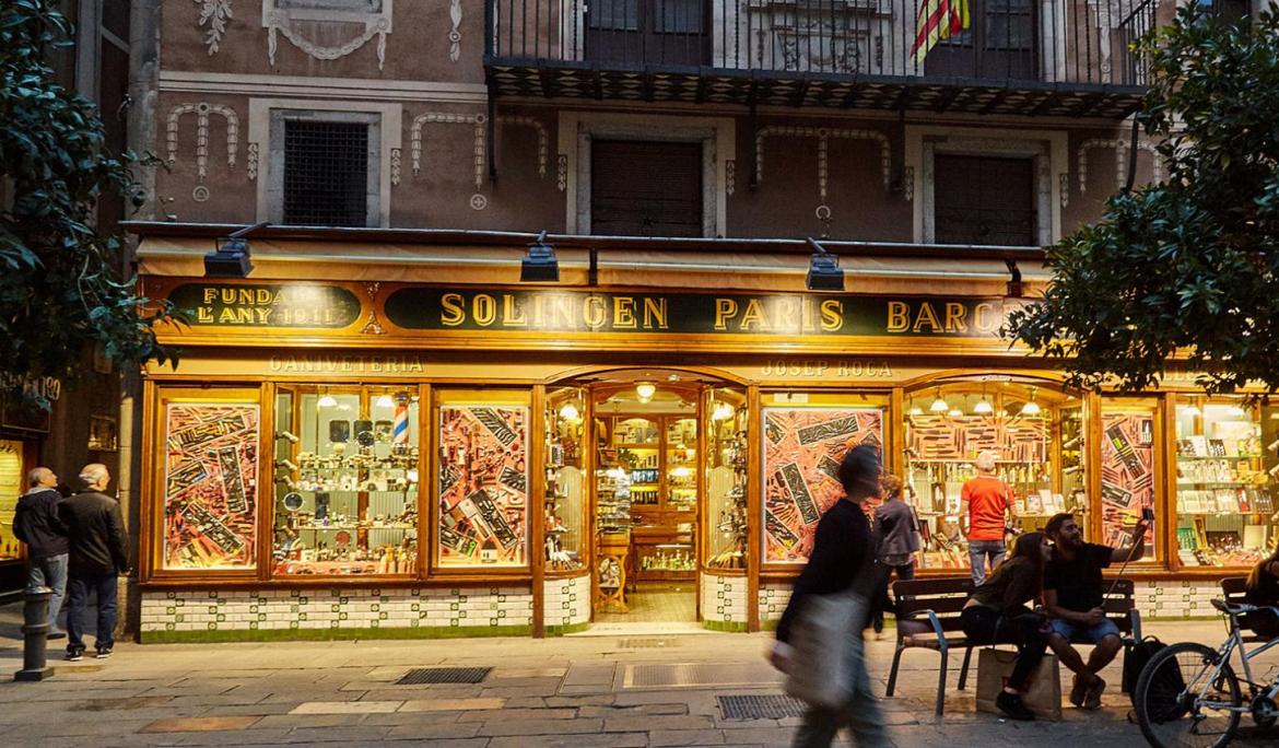 Ganiveteria Roca is located in Plaça del Pi and has been specializing in knives and kitchen utensils since 1911 / Photo: bbt