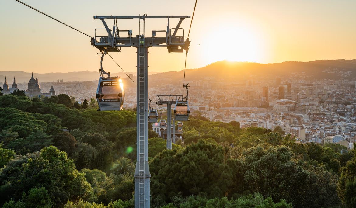 The sky of Barcelona from the Montjuïc Cable Car offered a spectacular sunset / Photo: TMB