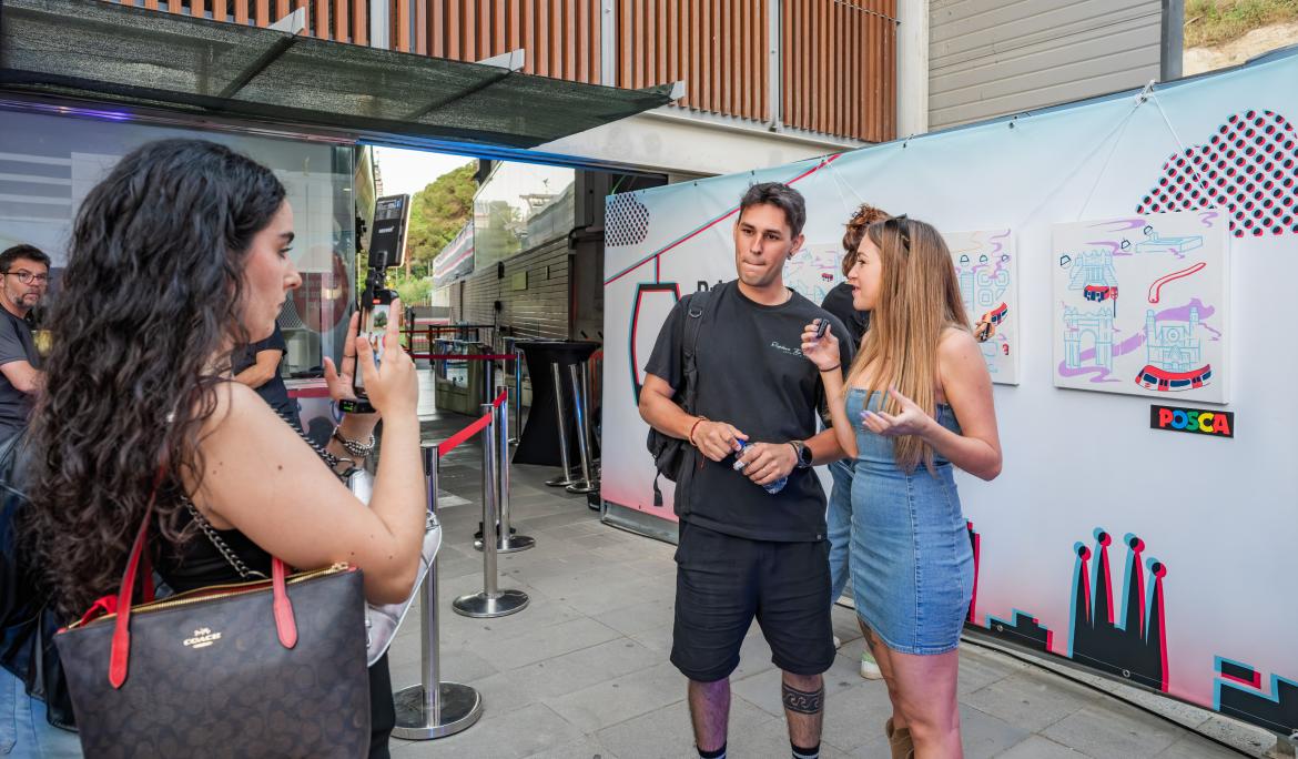 Alguns dels influenciadors convidats compartint l'experiència a les seves xarxes socials / Foto: TMB