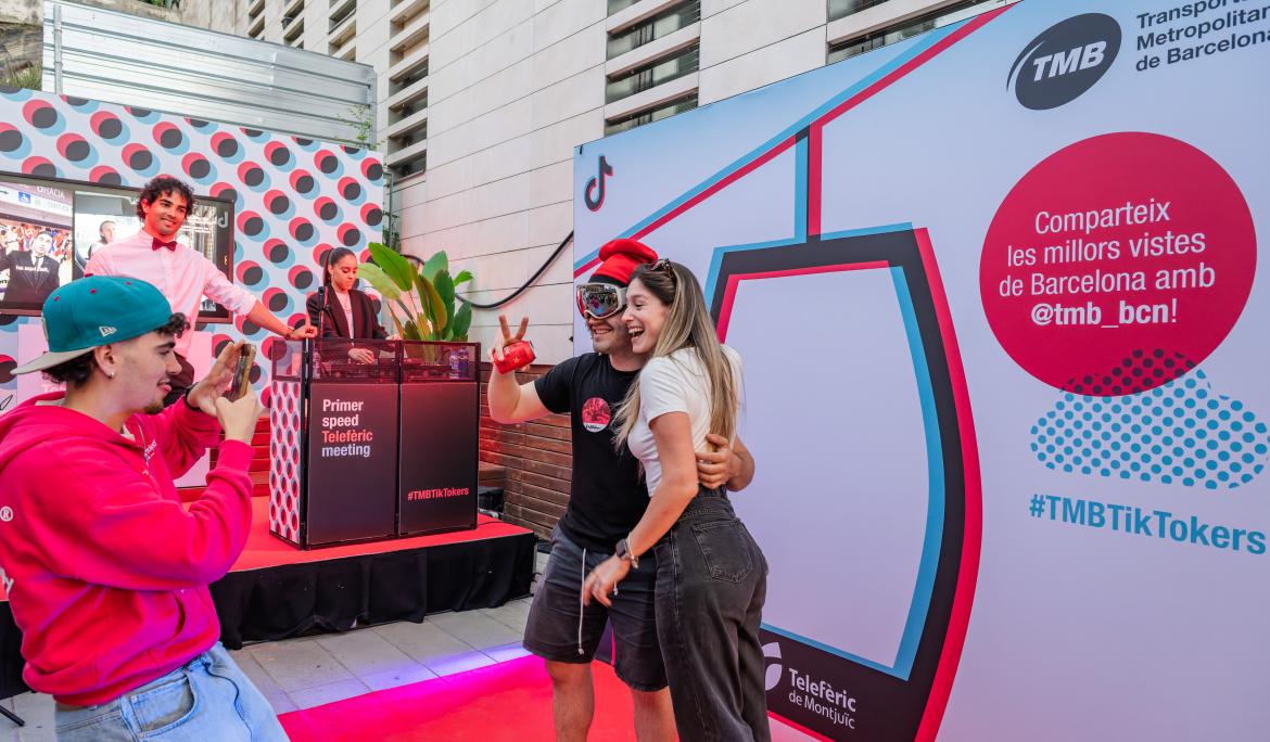 Tots els assistents van immortalitzar el moment en el photocall de l'acte / Foto: TMB