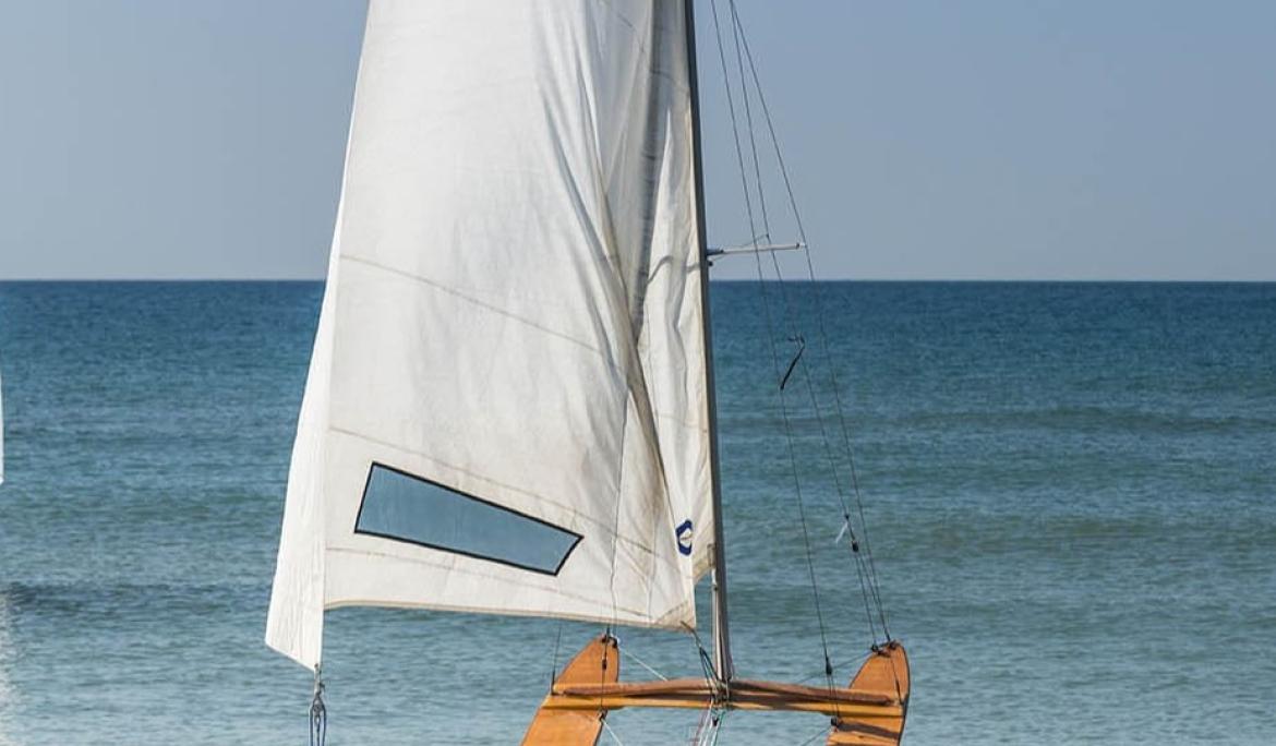 El Baix Llobregat también es mar: playas y propuestas náuticas para todas las edades.