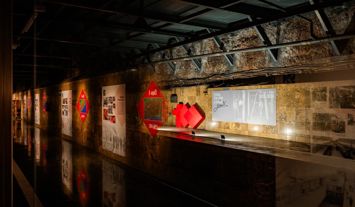 Espacio expositivo en la estación Gaudí – TMB