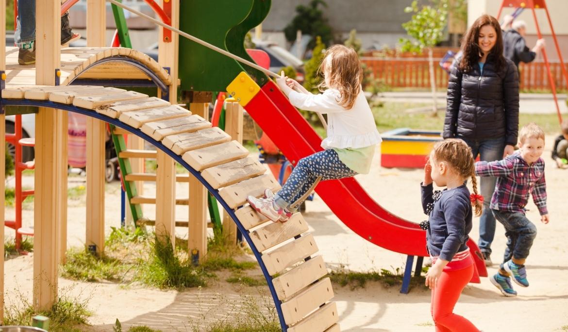 Image of a family playing in one of Barcelona’s best playgrounds.