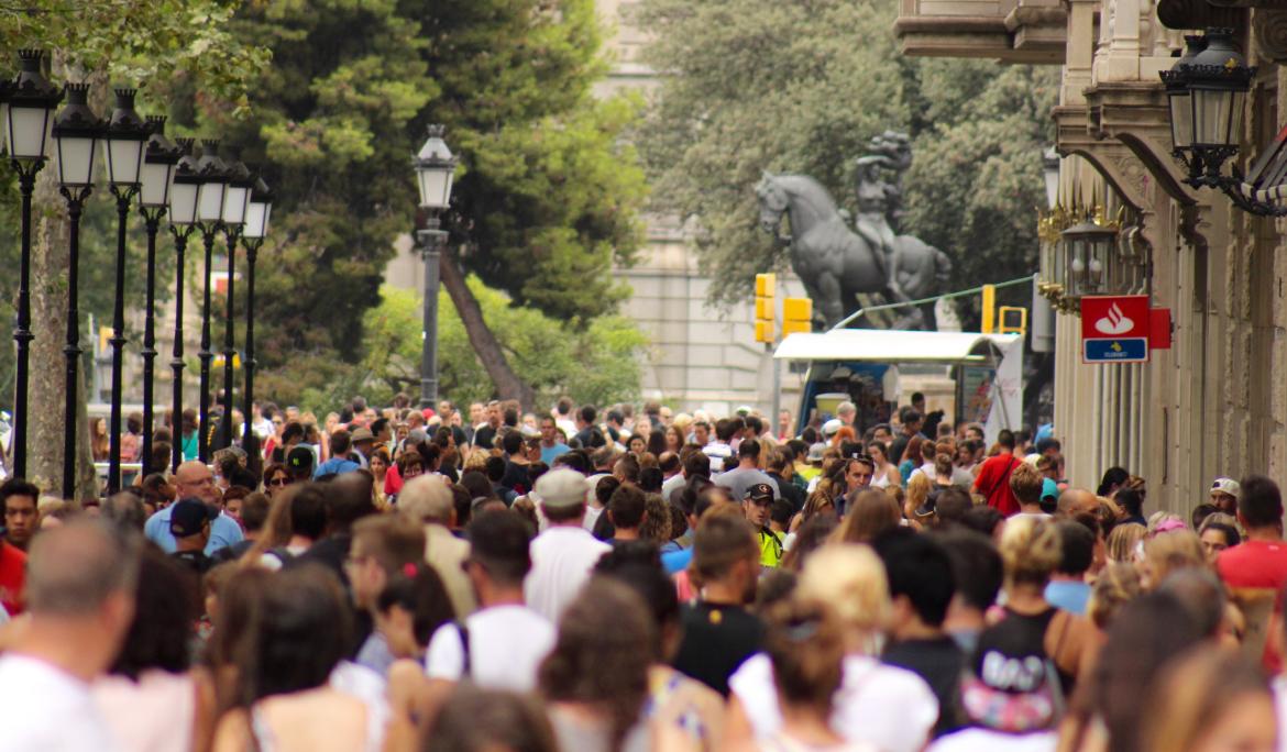 Large crowds of people walking through Barcelona.