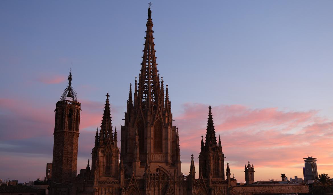 Imatge de la categral del barri Gòtic al capvespre