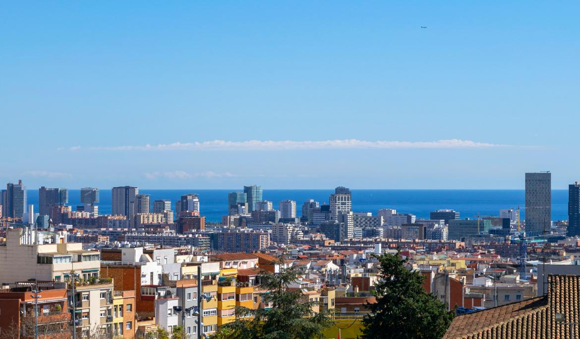 Panooràmica de la ciutat mirant cap a la costa