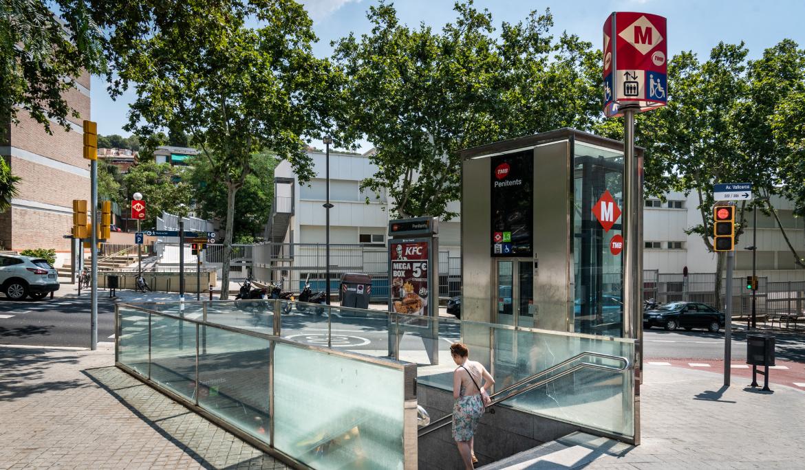 Imatge d'una parada de matro de la línia verda
