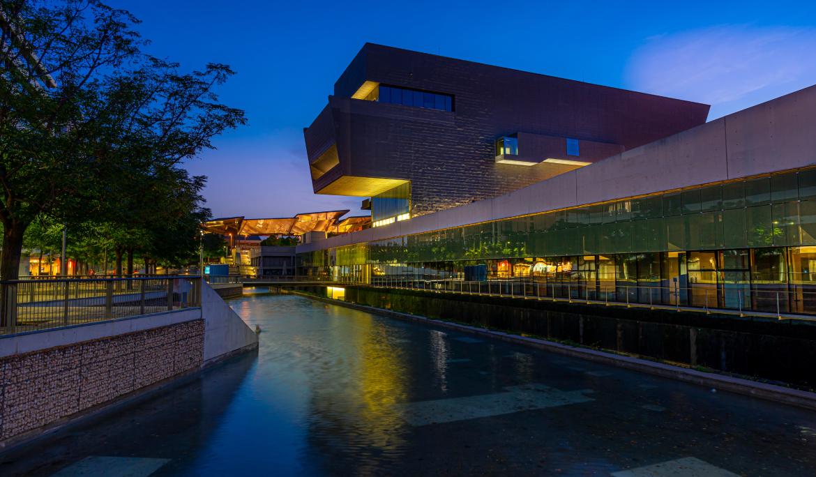 Museu del Disseny de Barcelona de Nit
